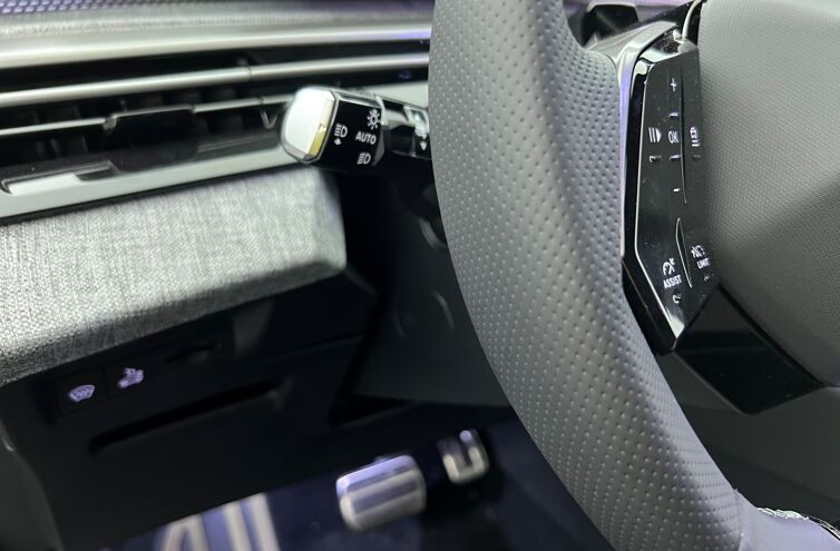 PEUGEOT 3008 SUV Hybride Essence