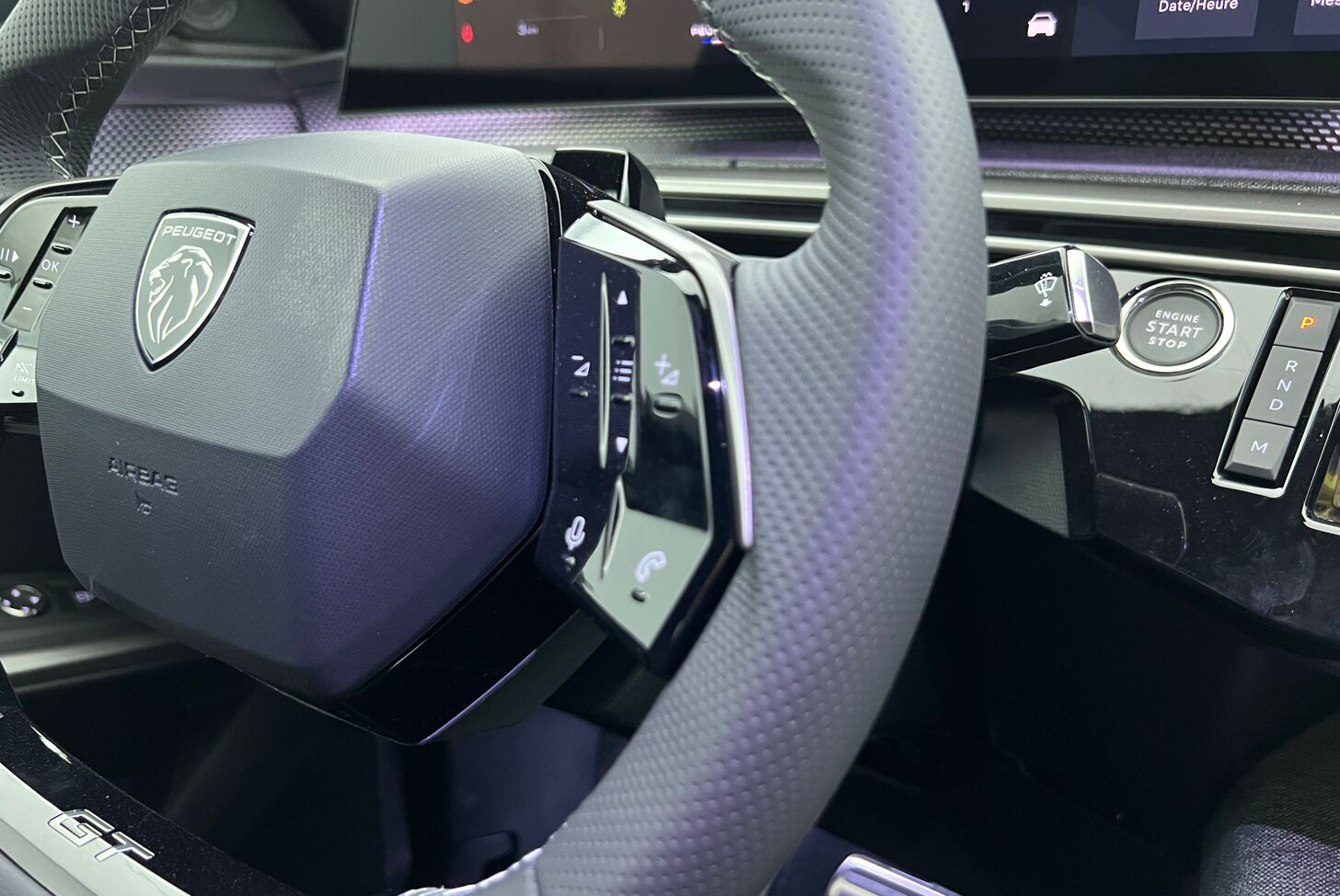 PEUGEOT 3008 SUV Hybride Essence