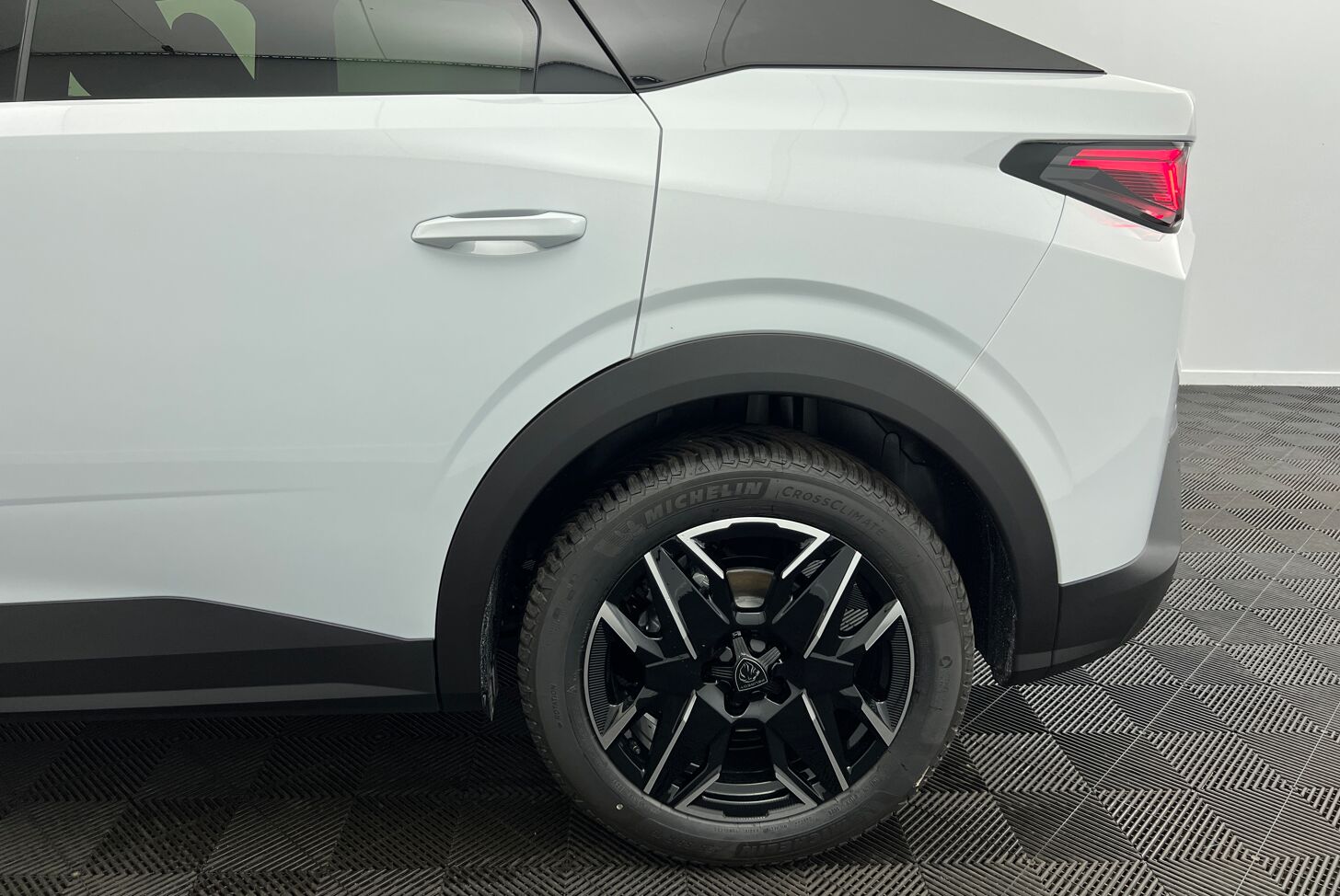 PEUGEOT 3008 SUV Hybride Essence