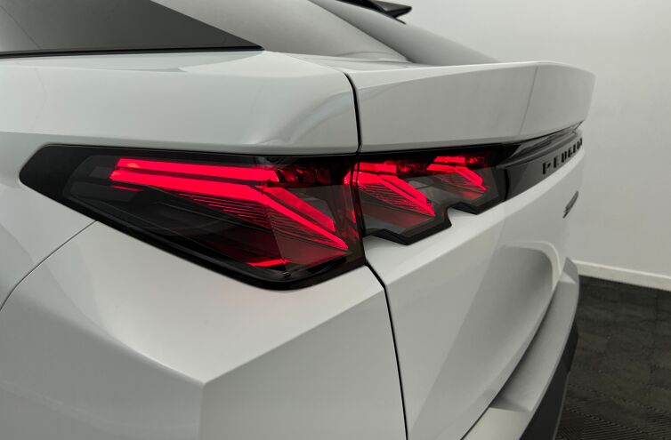 PEUGEOT 3008 SUV Hybride Essence