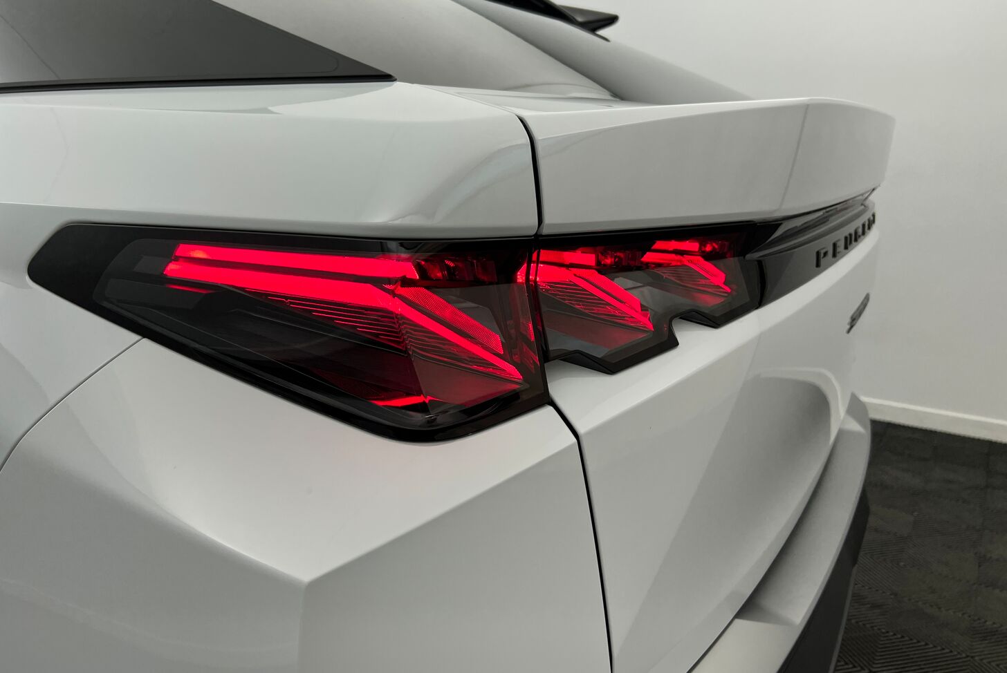 PEUGEOT 3008 SUV Hybride Essence