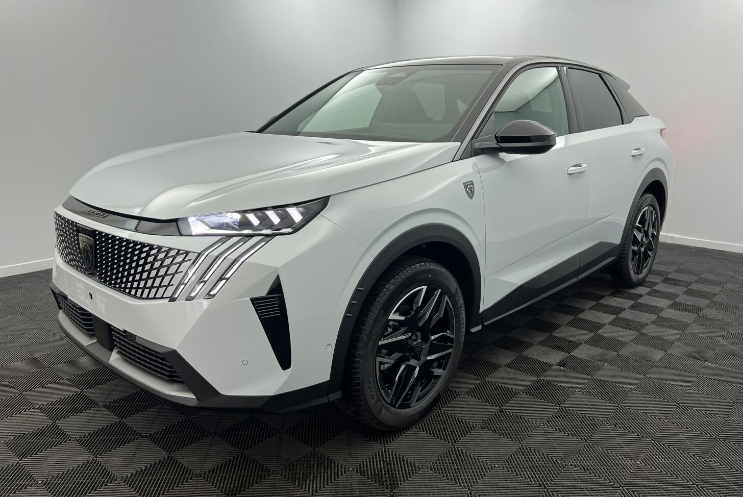 PEUGEOT 3008 SUV Hybride Essence