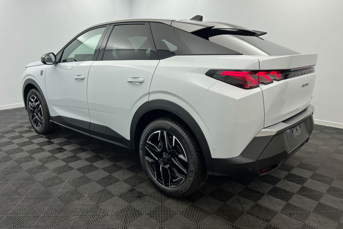 PEUGEOT 3008 SUV Hybride Essence