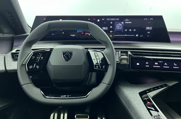 PEUGEOT 3008 SUV Hybride Essence