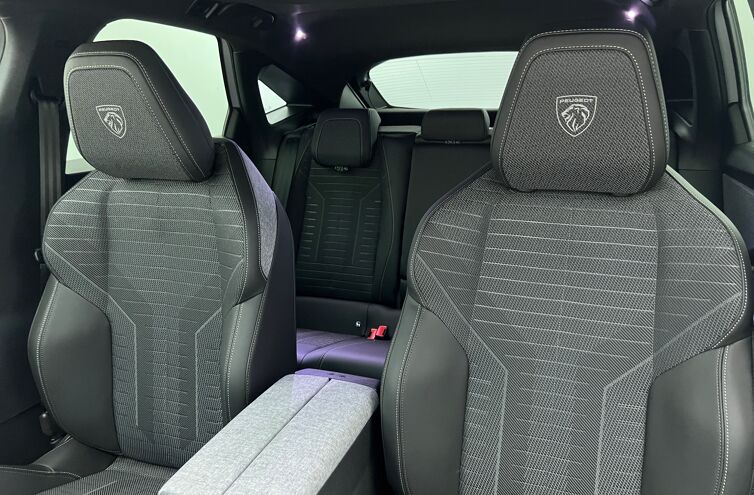 PEUGEOT 3008 SUV Hybride Essence