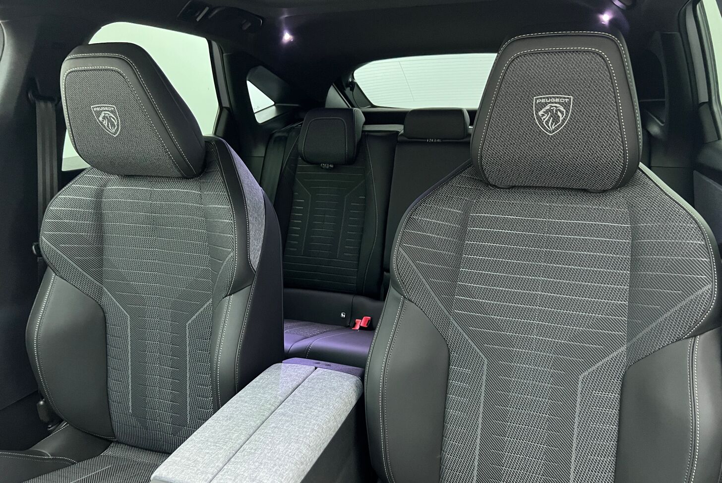 PEUGEOT 3008 SUV Hybride Essence