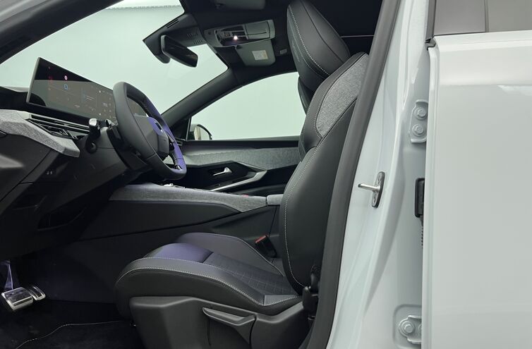 PEUGEOT 3008 SUV Hybride Essence