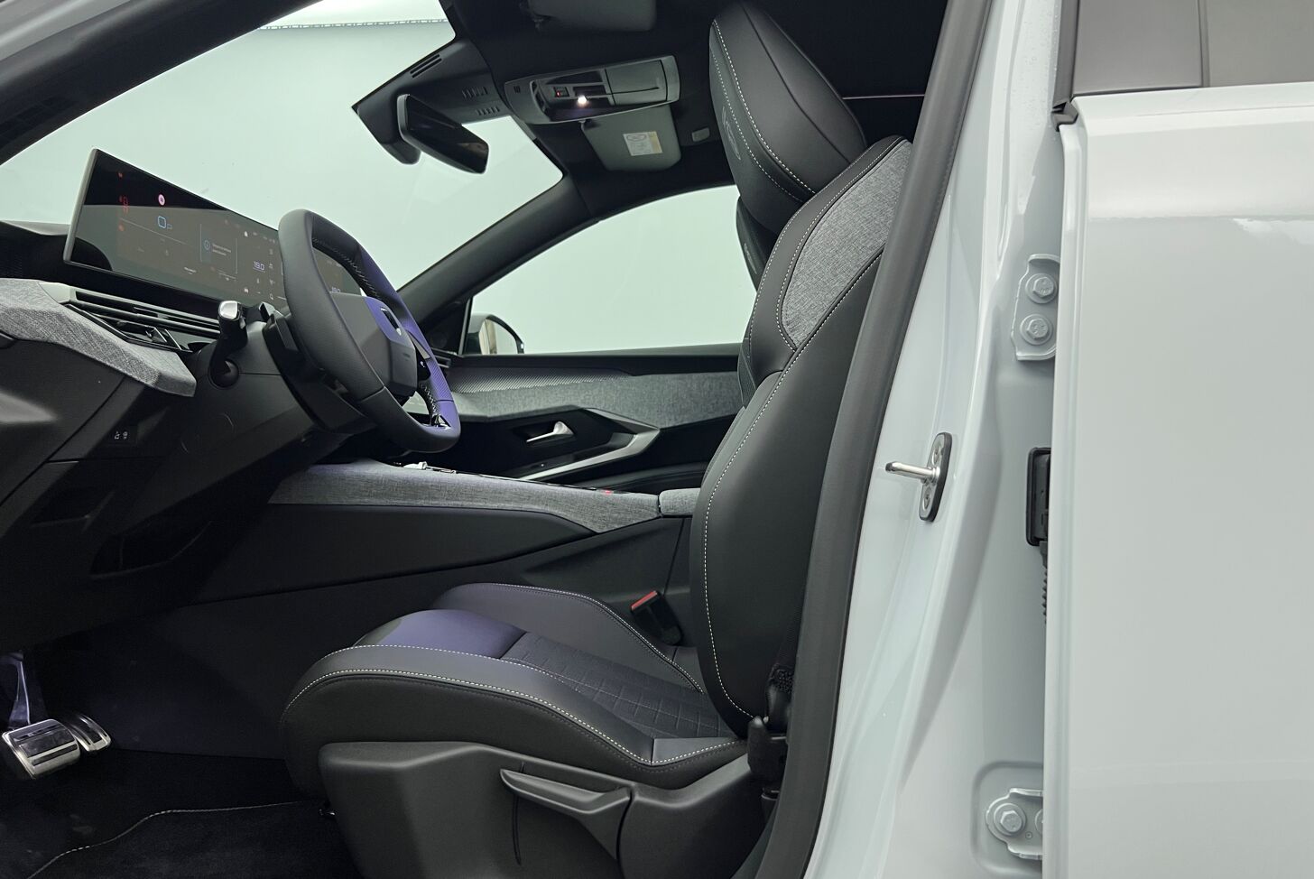 PEUGEOT 3008 SUV Hybride Essence