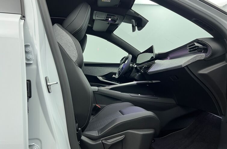 PEUGEOT 3008 SUV Hybride Essence