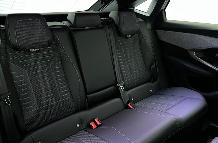PEUGEOT 3008 SUV Hybride Essence