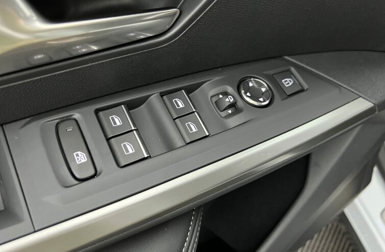 PEUGEOT 3008 SUV Hybride Essence