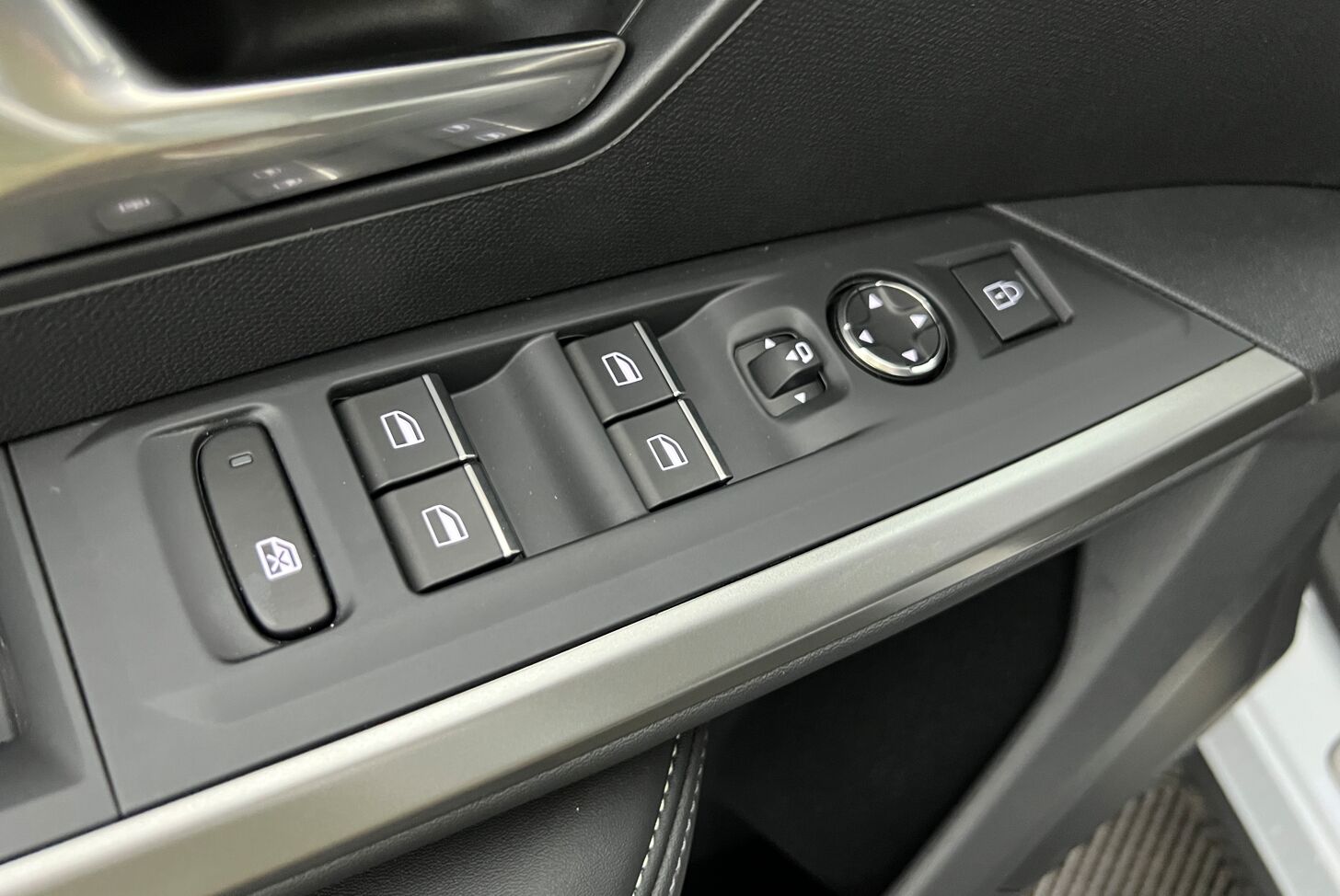 PEUGEOT 3008 SUV Hybride Essence