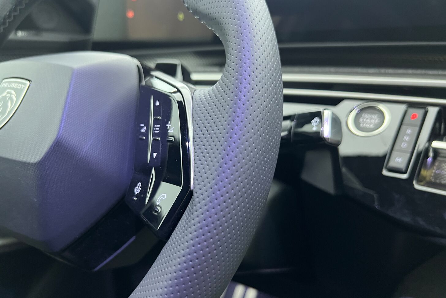 PEUGEOT 3008 SUV Hybride Essence