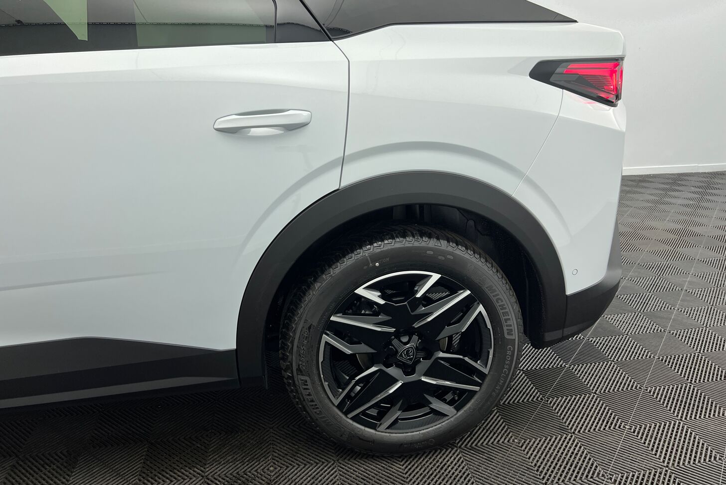 PEUGEOT 3008 SUV Hybride Essence