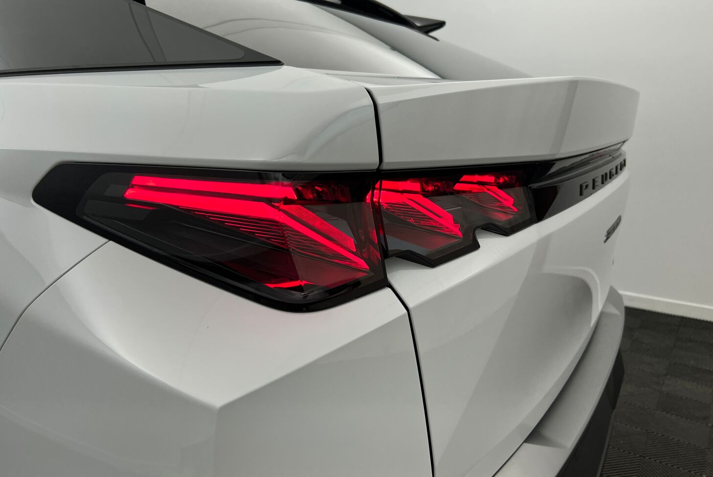 PEUGEOT 3008 SUV Hybride Essence