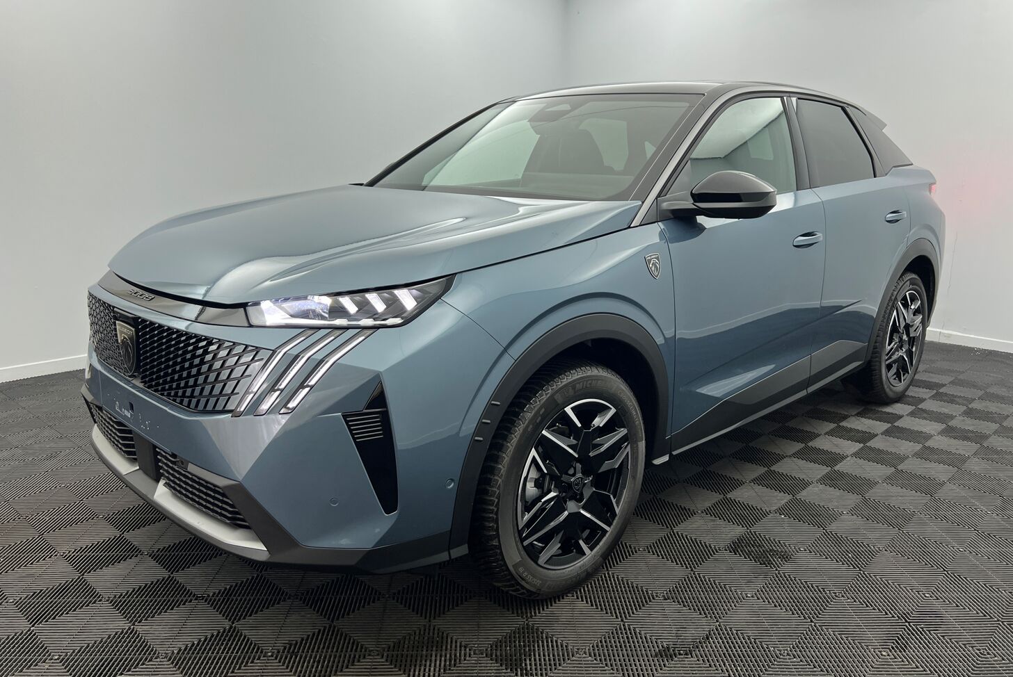 PEUGEOT 3008 SUV Hybride Essence