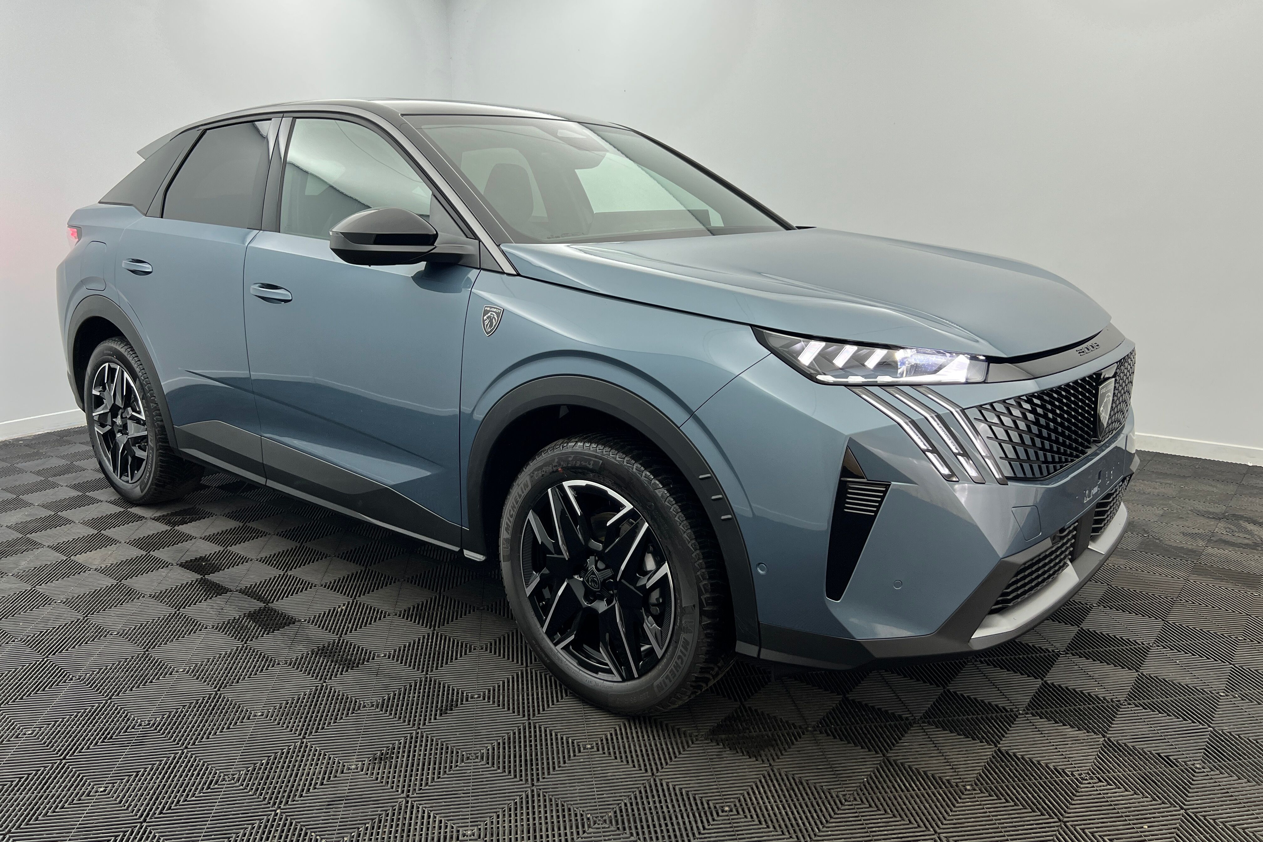 PEUGEOT 3008 SUV Hybride — photo 3
