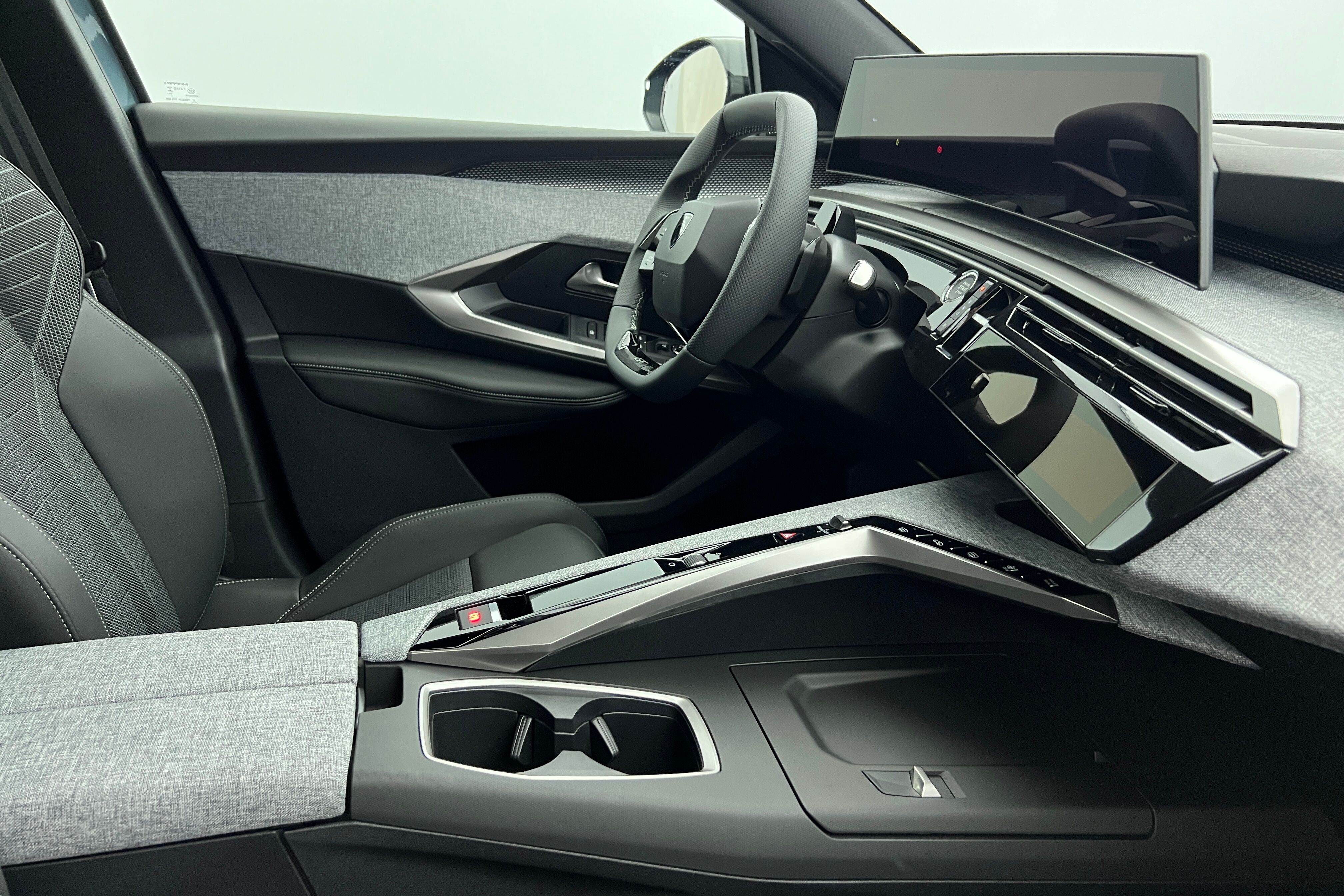 PEUGEOT 3008 SUV Hybride — photo 6