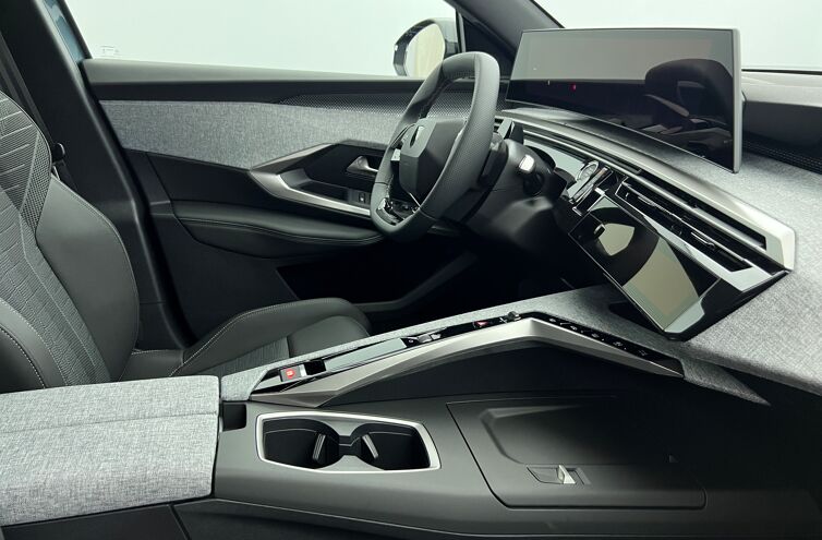 PEUGEOT 3008 SUV Hybride Essence