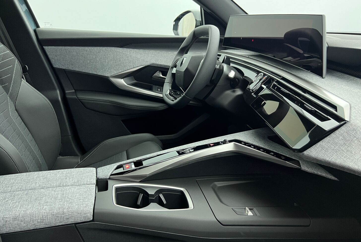 PEUGEOT 3008 SUV Hybride Essence
