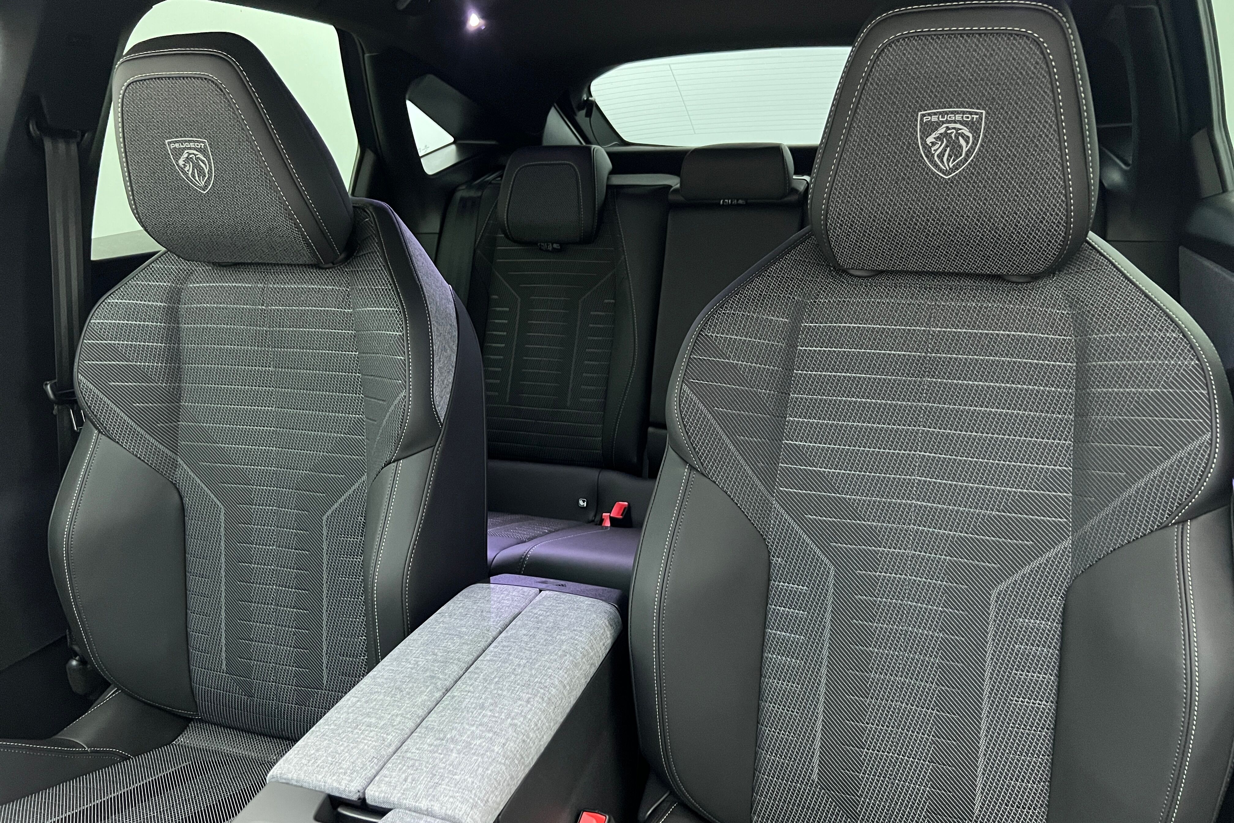PEUGEOT 3008 SUV Hybride — photo 11