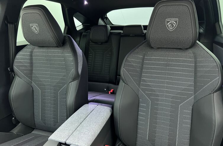 PEUGEOT 3008 SUV Hybride Essence