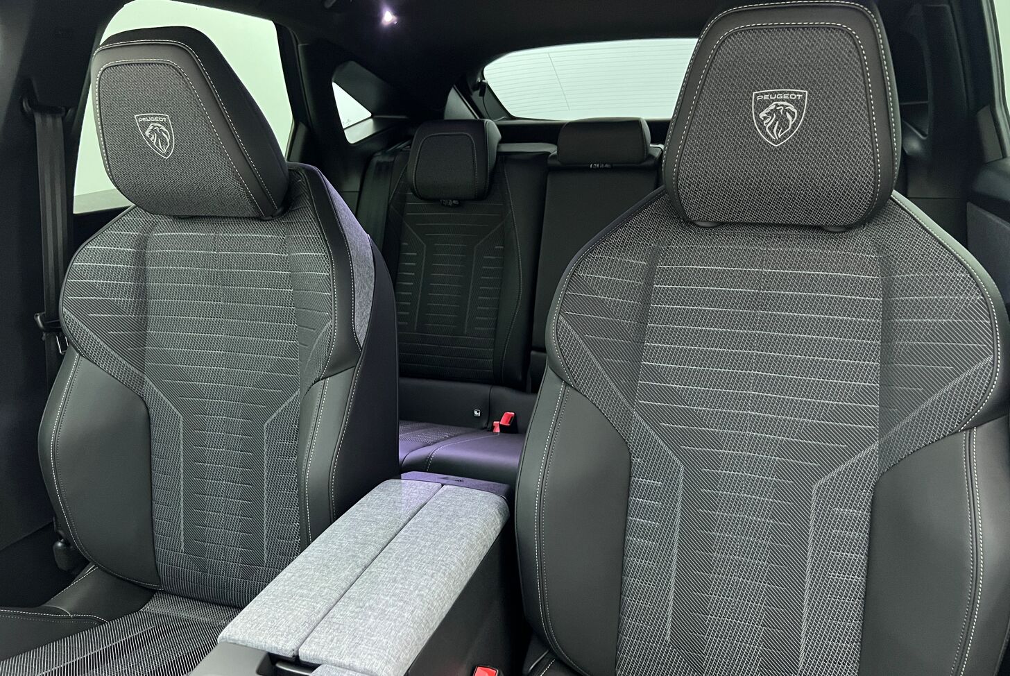 PEUGEOT 3008 SUV Hybride Essence