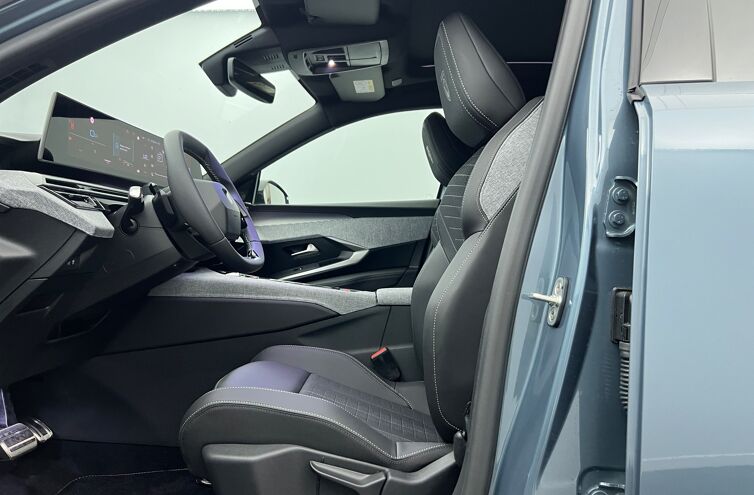 PEUGEOT 3008 SUV Hybride Essence