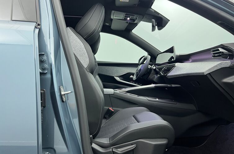 PEUGEOT 3008 SUV Hybride Essence