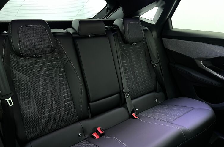 PEUGEOT 3008 SUV Hybride Essence