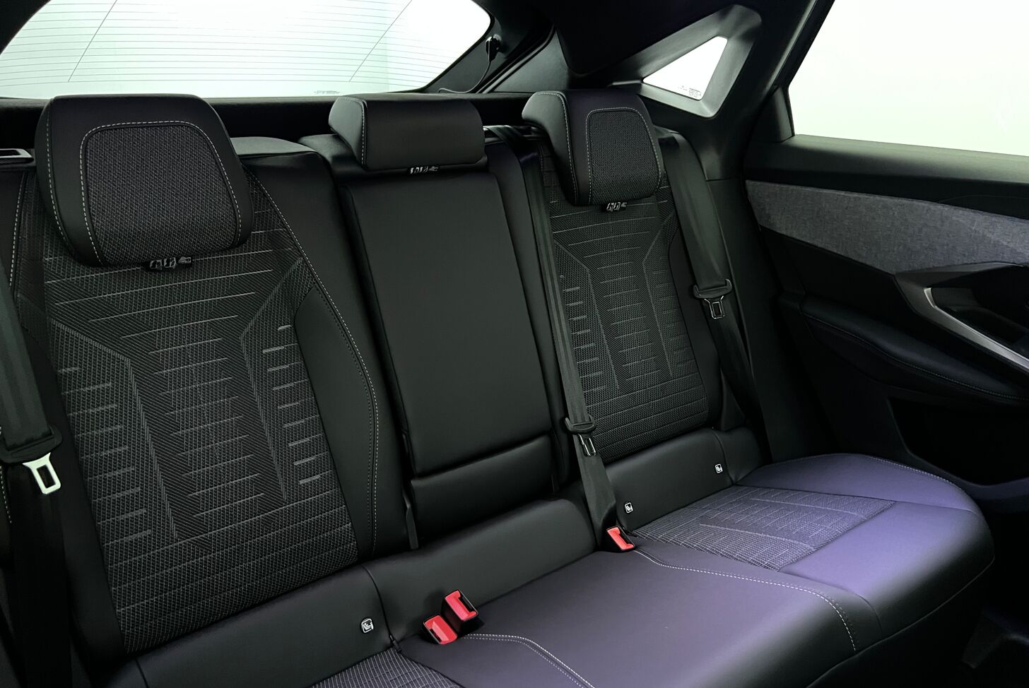 PEUGEOT 3008 SUV Hybride Essence