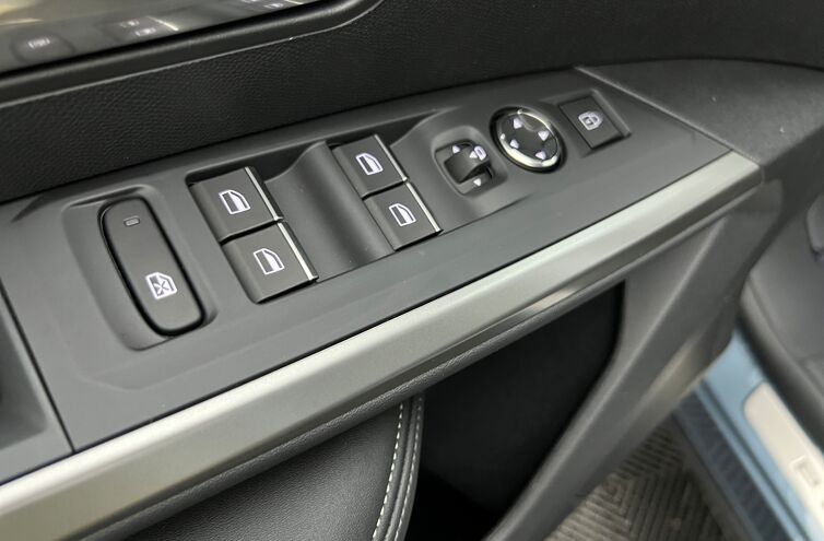 PEUGEOT 3008 SUV Hybride Essence