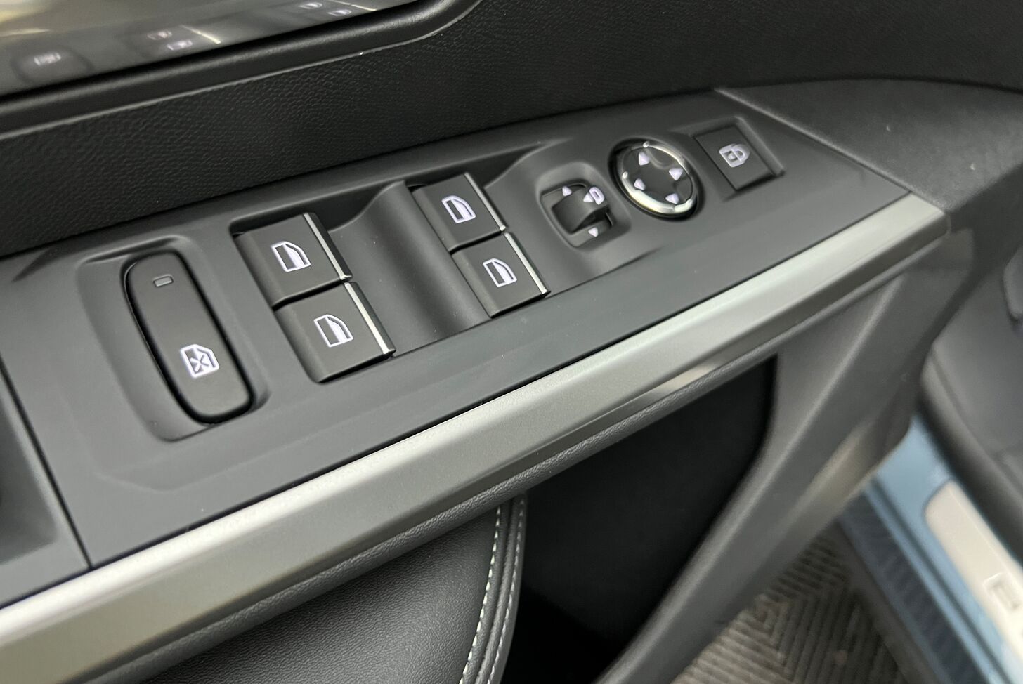 PEUGEOT 3008 SUV Hybride Essence