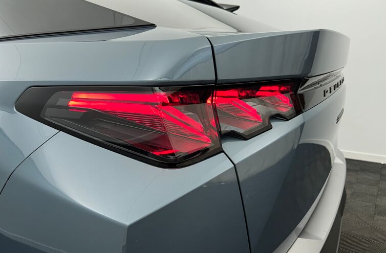 PEUGEOT 3008 SUV Hybride Essence