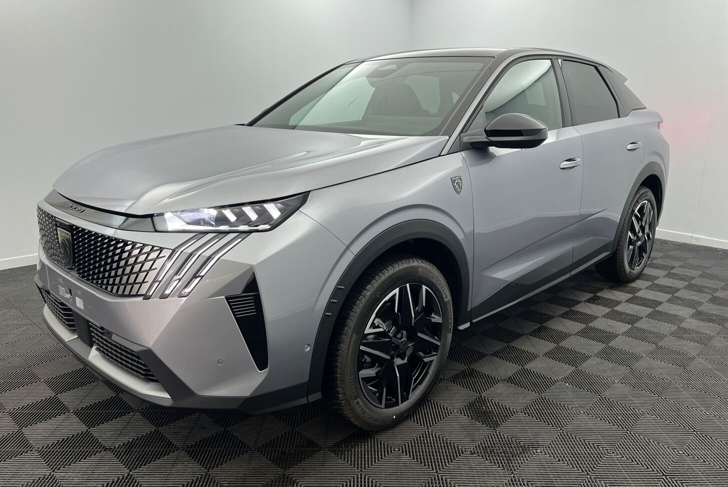 PEUGEOT 3008 SUV Hybride Essence