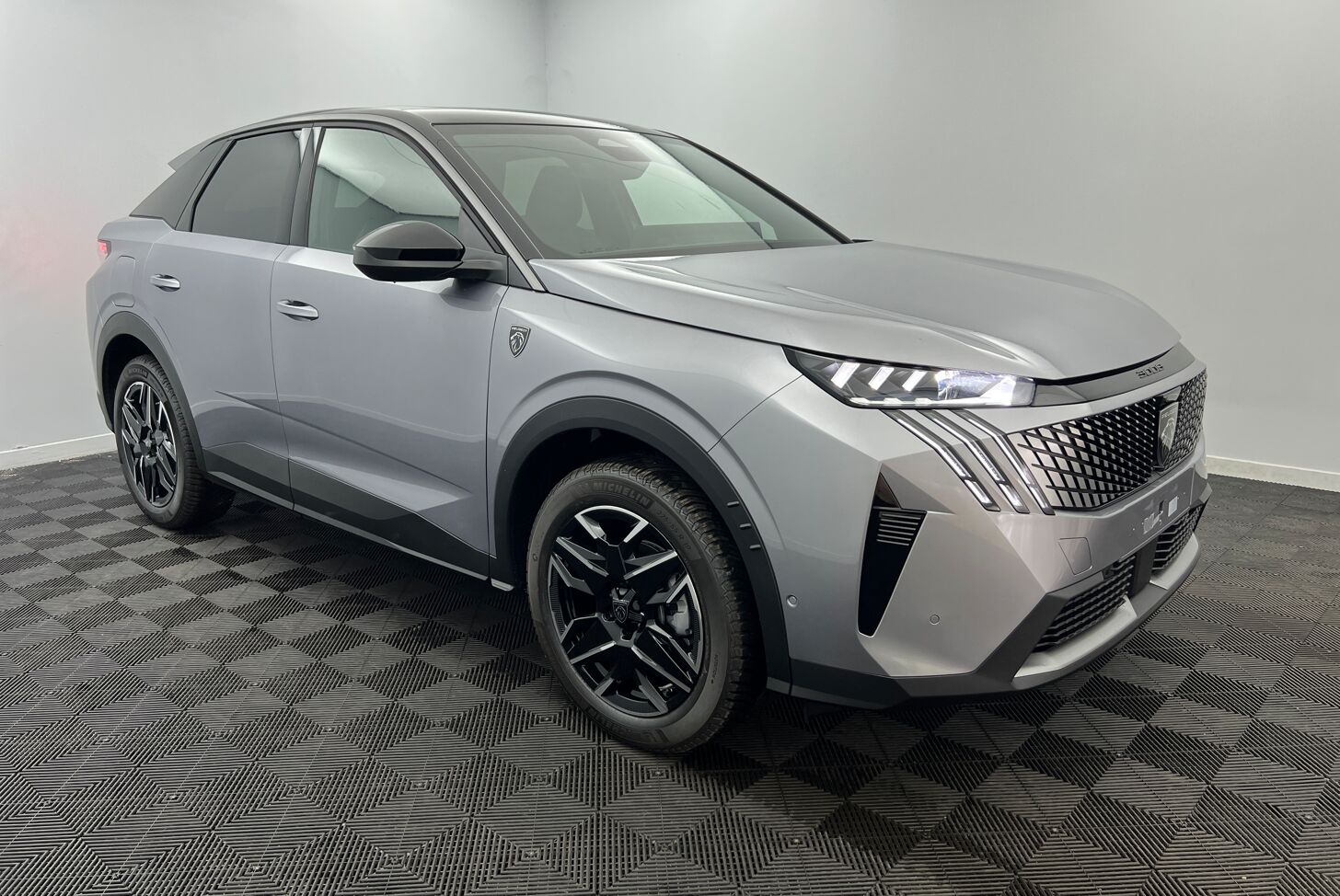 PEUGEOT 3008 SUV Hybride Essence