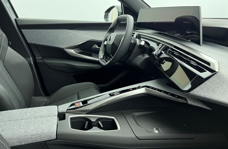 PEUGEOT 3008 SUV Hybride Essence