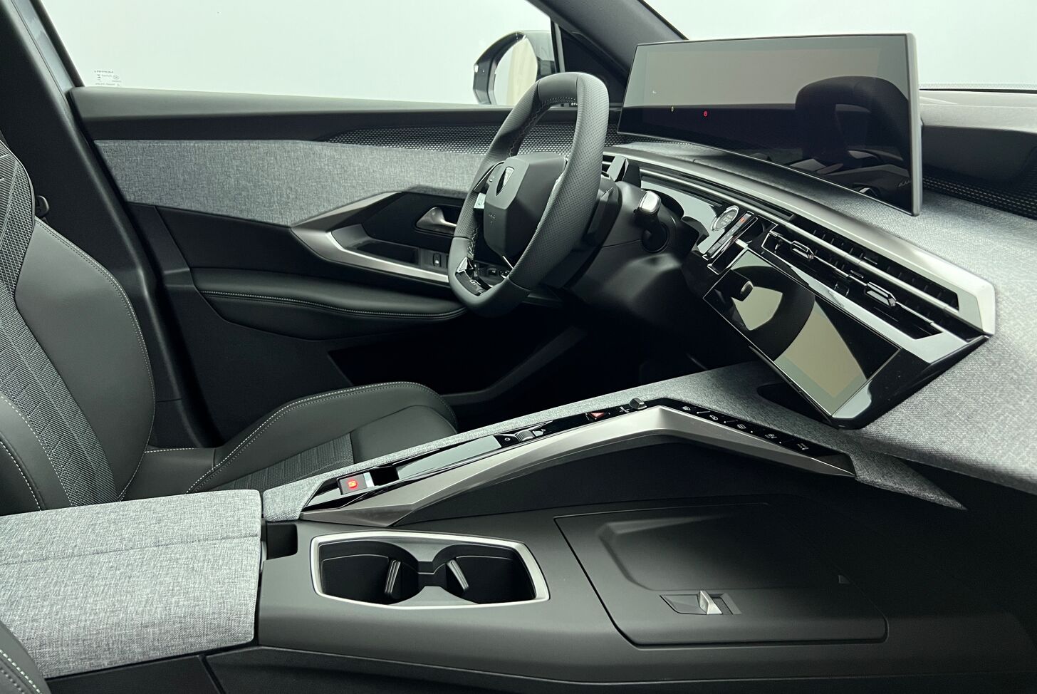 PEUGEOT 3008 SUV Hybride Essence