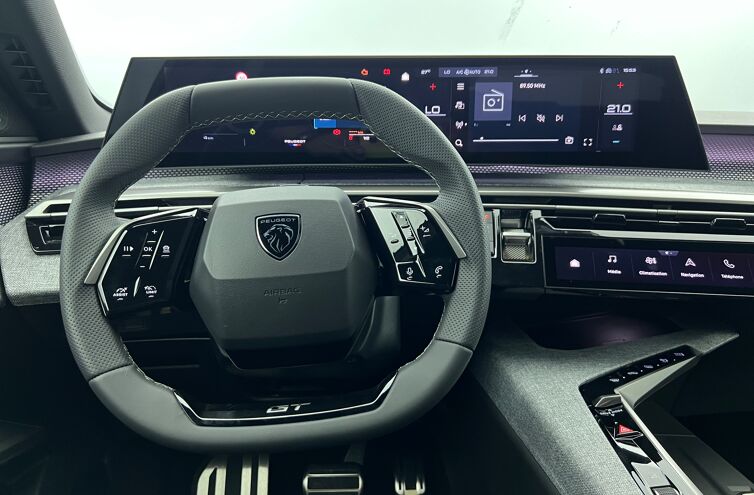 PEUGEOT 3008 SUV Hybride Essence