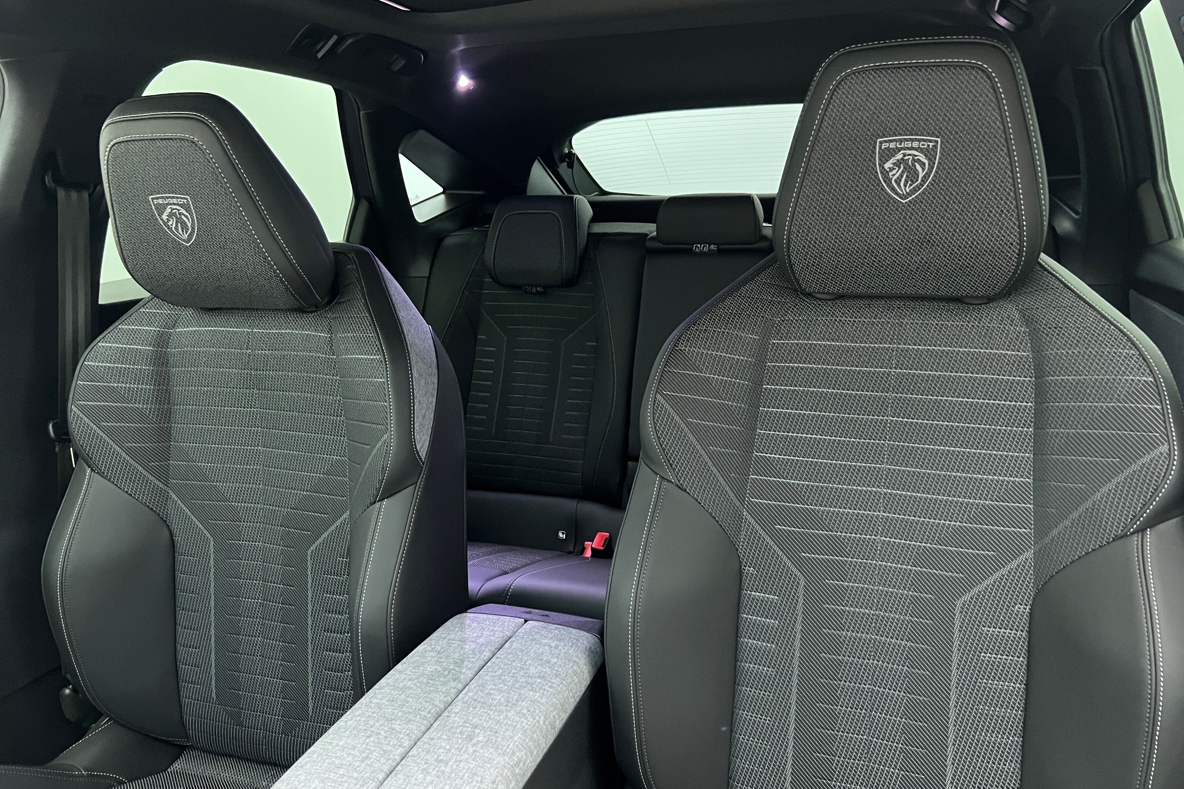 PEUGEOT 3008 SUV Hybride — photo 11