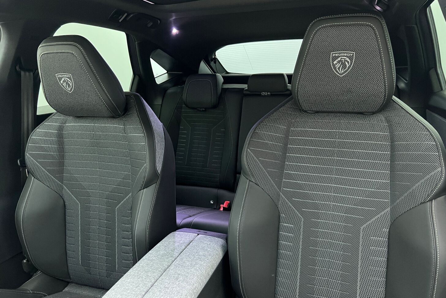 PEUGEOT 3008 SUV Hybride Essence