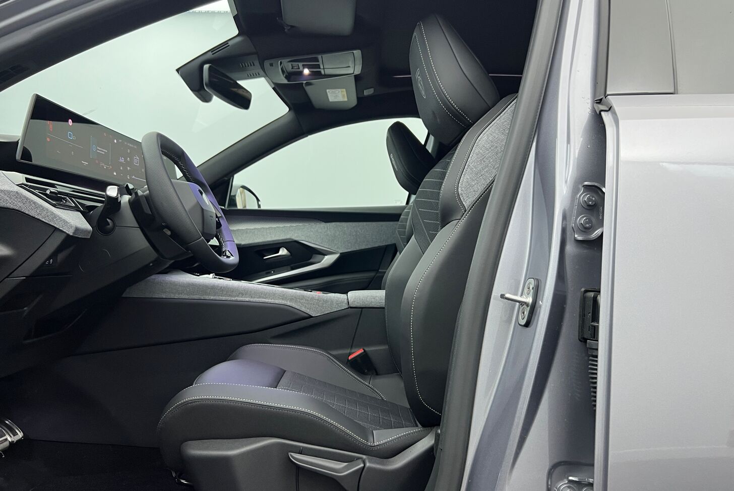 PEUGEOT 3008 SUV Hybride Essence