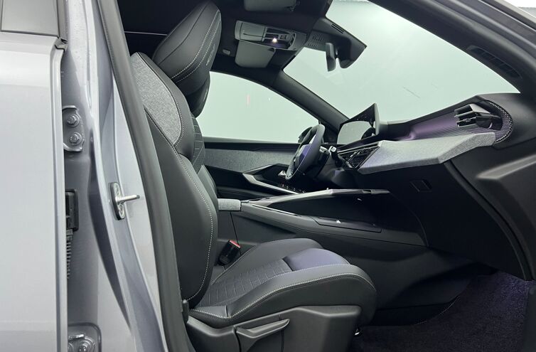 PEUGEOT 3008 SUV Hybride Essence