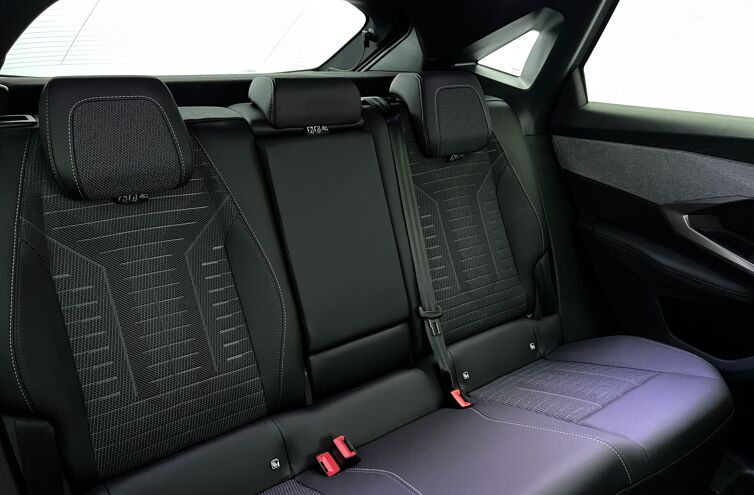 PEUGEOT 3008 SUV Hybride Essence