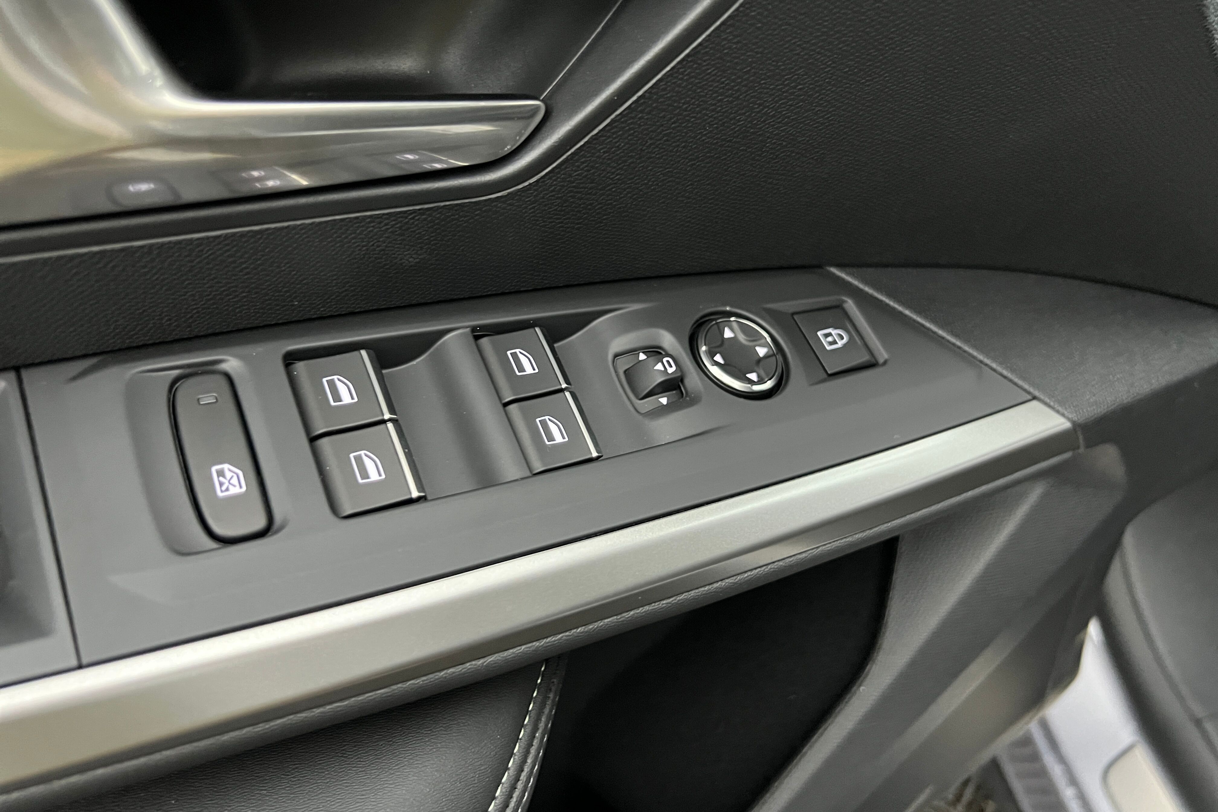 PEUGEOT 3008 SUV Hybride — photo 15