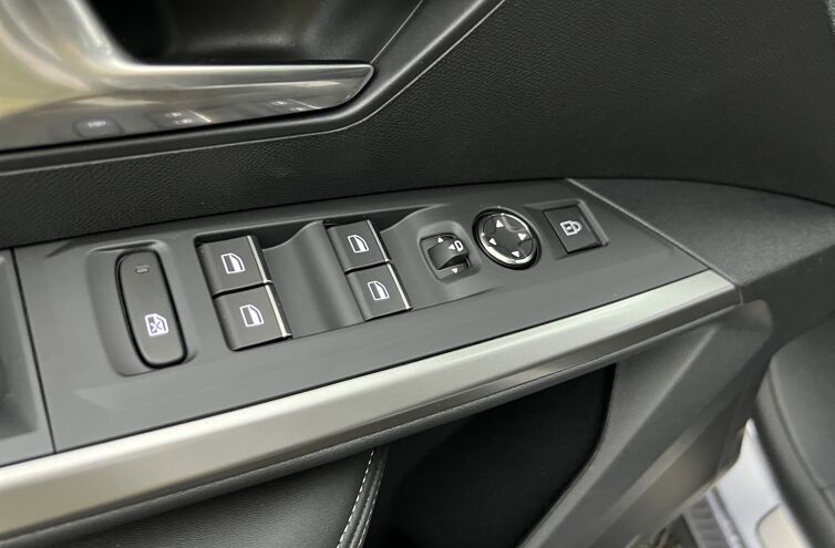PEUGEOT 3008 SUV Hybride Essence
