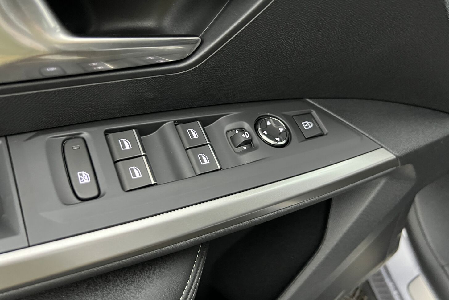 PEUGEOT 3008 SUV Hybride Essence
