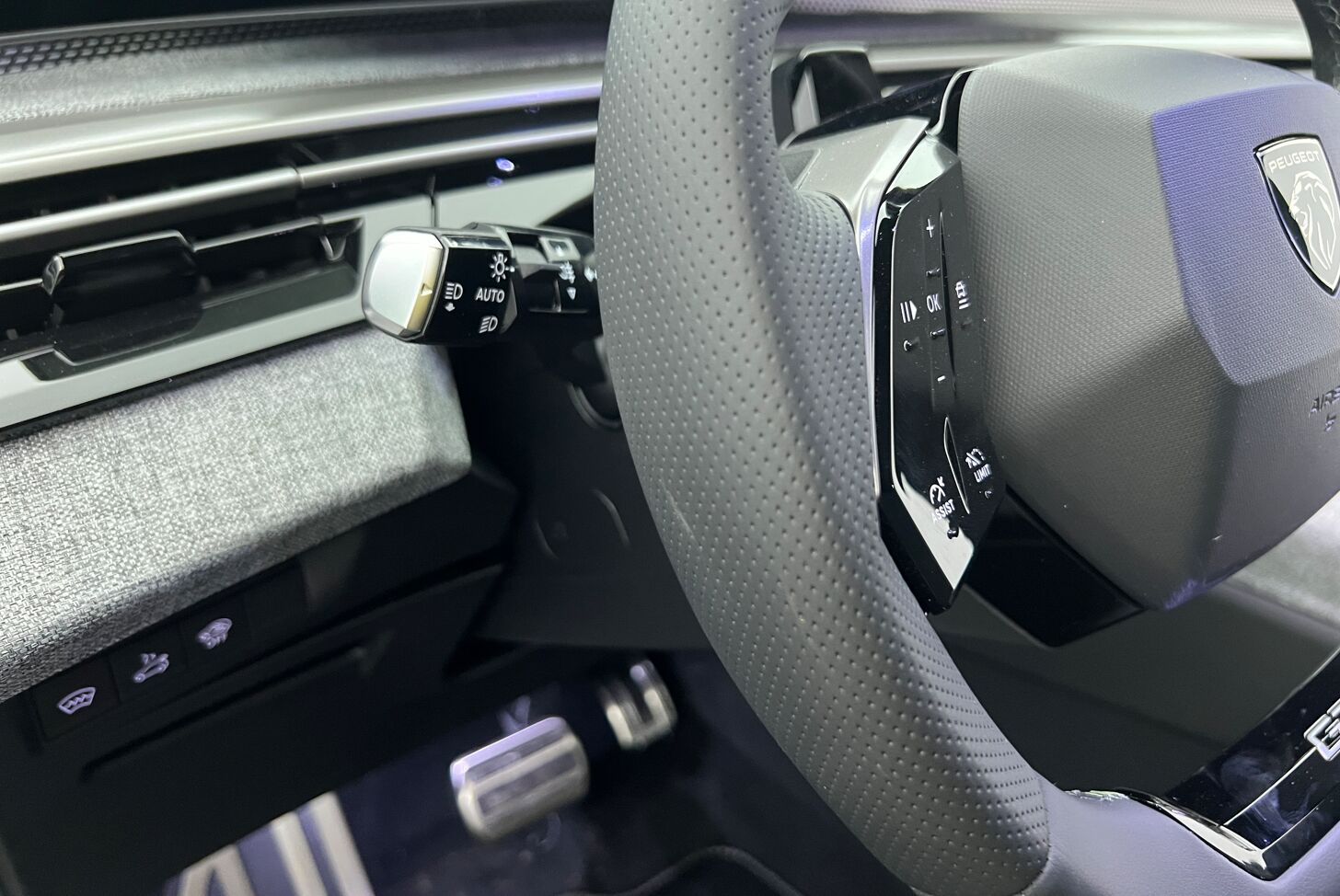 PEUGEOT 3008 SUV Hybride Essence