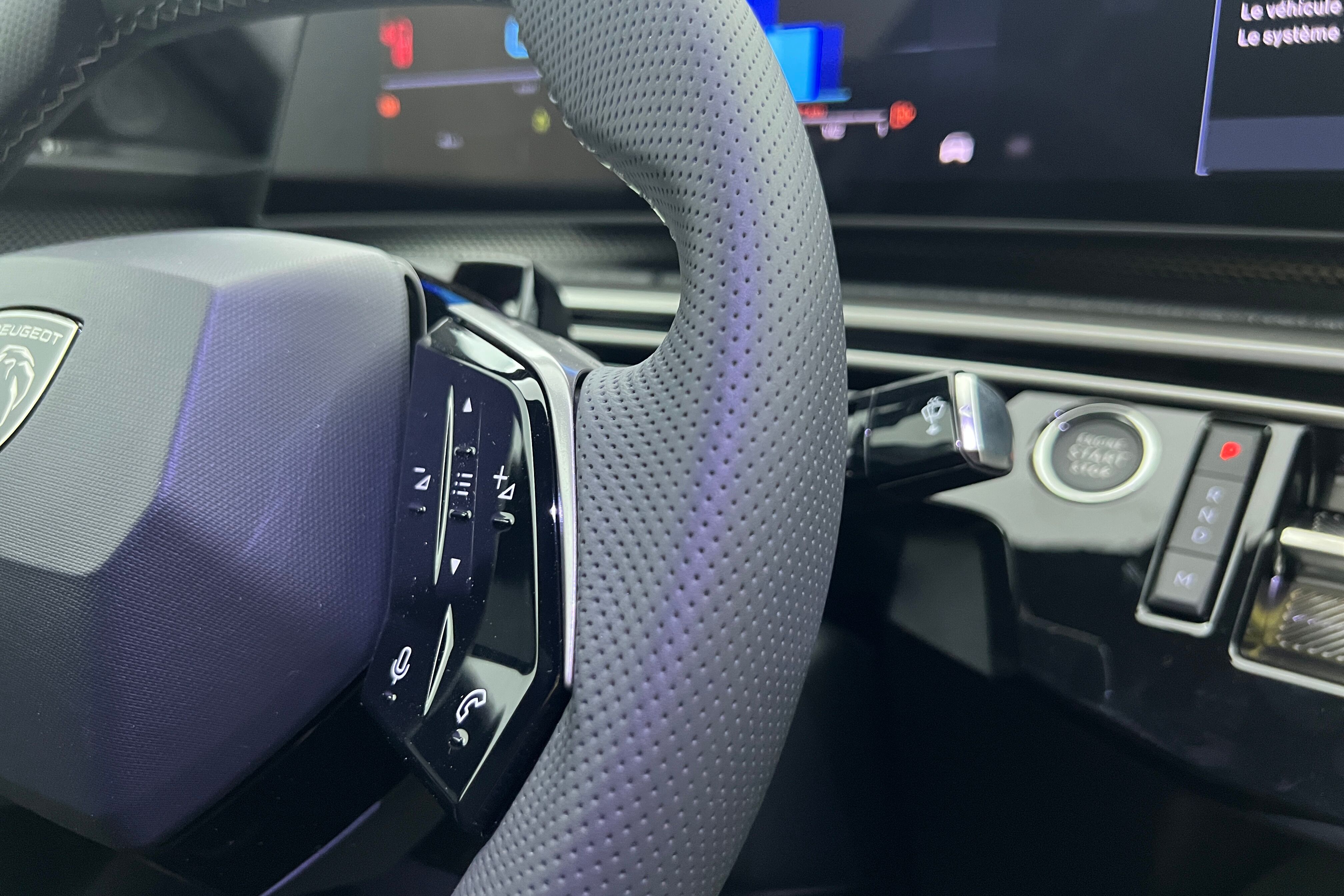 PEUGEOT 3008 SUV Hybride — photo 17