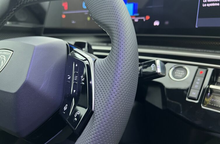 PEUGEOT 3008 SUV Hybride Essence